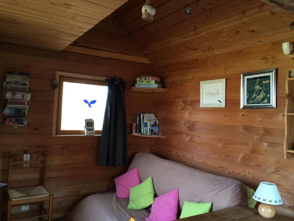 La Cabane Aux Secrets - Au Milieu De Nulle Part Outines Ngoại thất bức ảnh